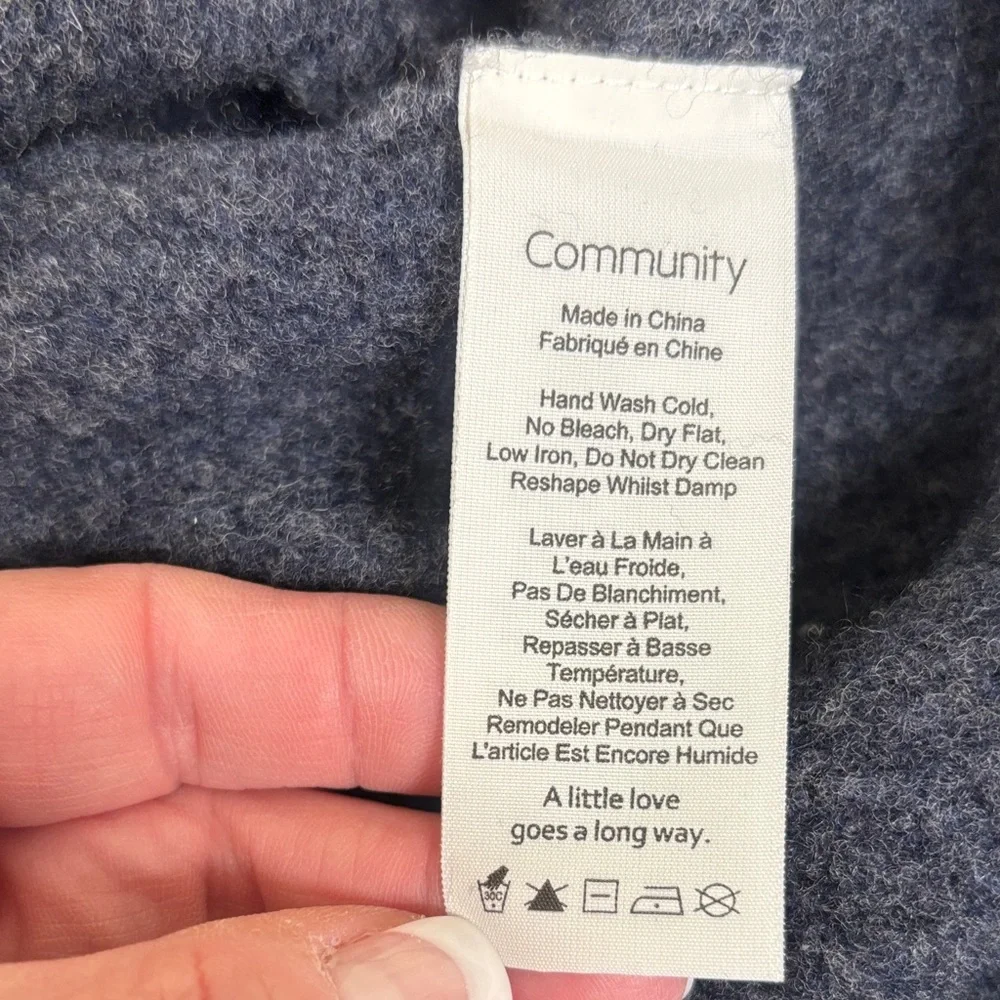 Aritizia Community Navy Sleeveless Turtleneck Sweater - Picture 9 of 10